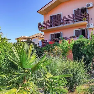 Appartement Marinici - With Private Parking, Rijeka